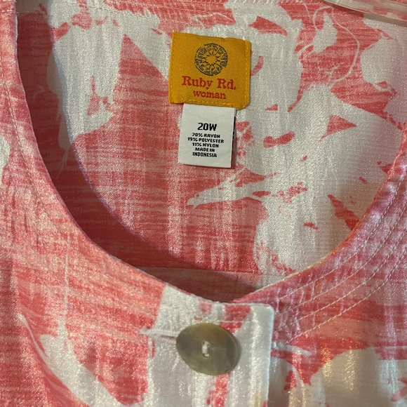 Beautiful Ruby Rd top - Picture 2 of 2